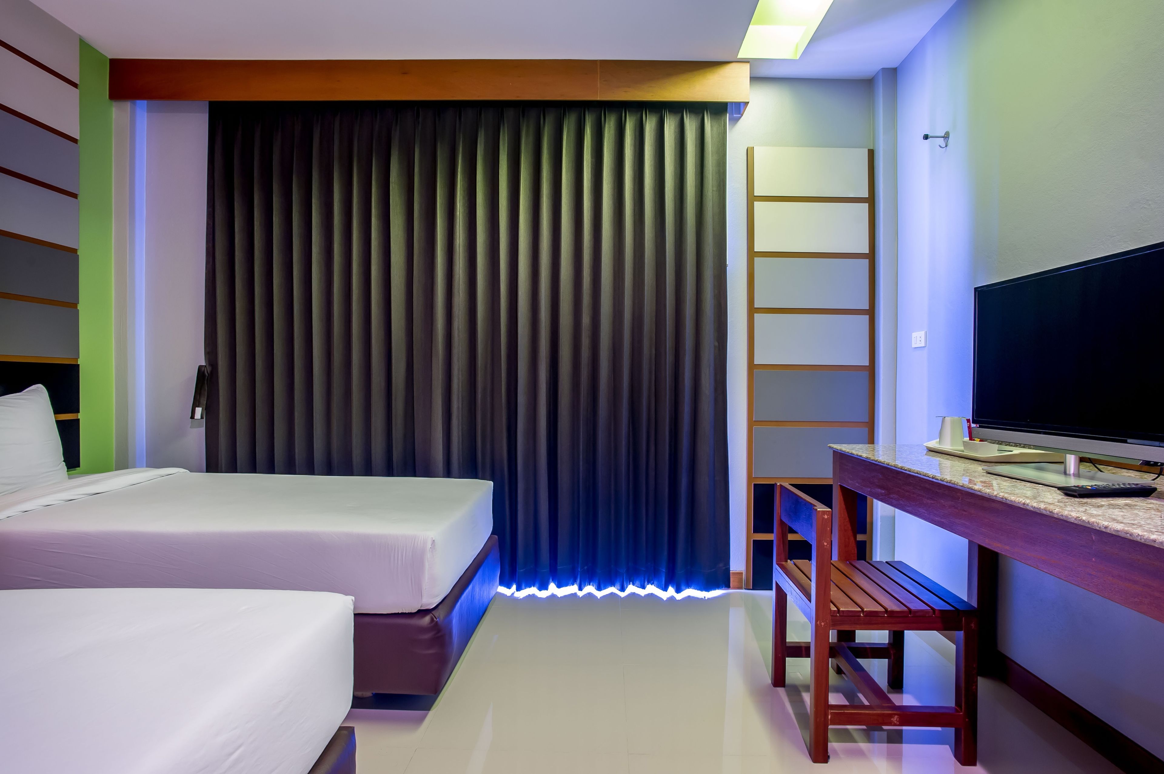 superior twin room with balcony | free wifi, bed sheets