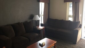 Phòng Suite, 2 giường cỡ queen, bếp | Bàn, bàn ủi/dụng cụ ủi quần áo, truy cập Internet không dây miễn phí 