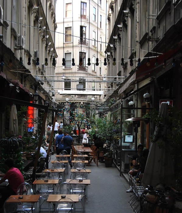 BBQ/picnic Area - Paradise Hotel (Istanbul)