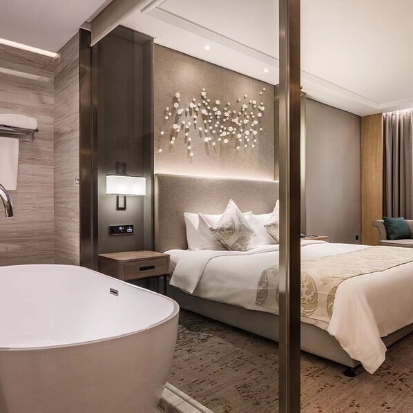 Executive Deluxe Room | In-room safe, rollaway beds, free WiFi