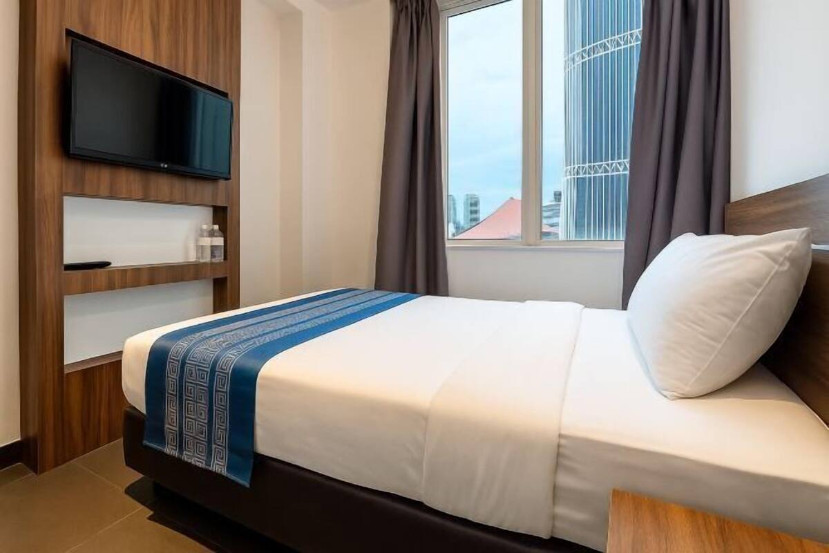 1 bedroom, desk, soundproofing, iron/ironing board