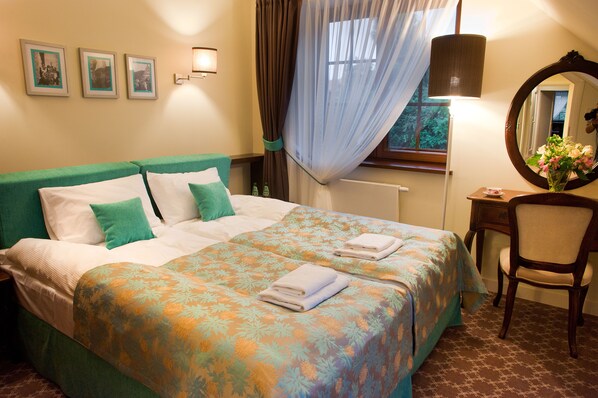 Apartment, 2 Bedrooms | In-room safe, individually decorated, desk, iron/ironing board