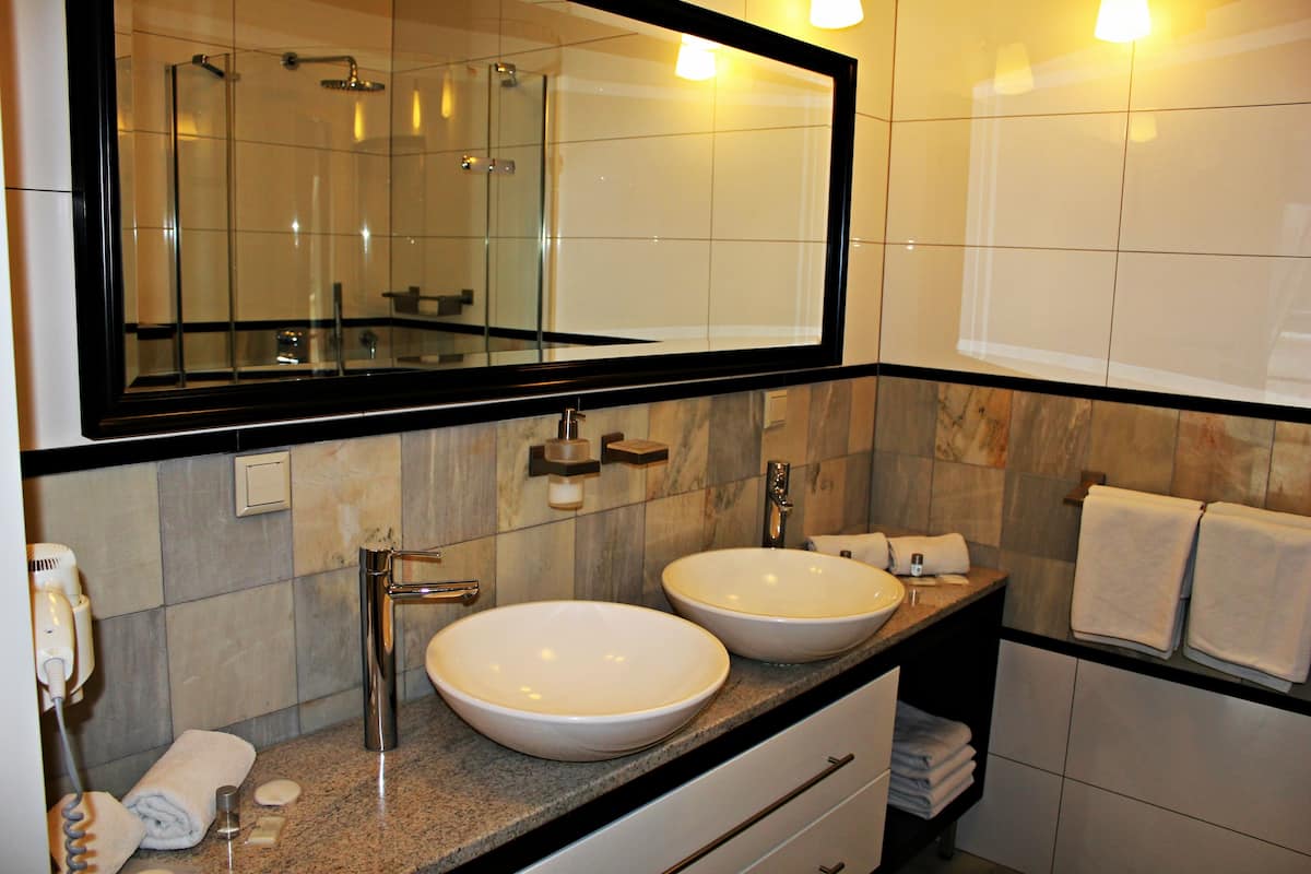 executive suite, 2 bedrooms, terrace | bathroom sink