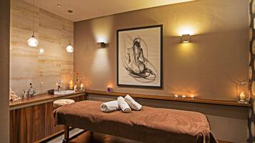Couples treatment rooms, body treatments, body scrubs, facials