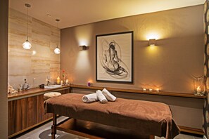 Couples treatment room(s), body treatments, body scrubs, facials