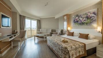Family Room | Premium bedding, free minibar, in-room safe, desk