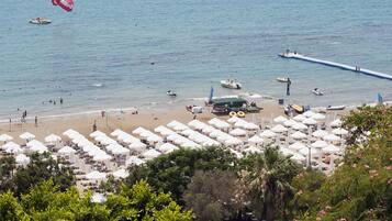 White sand, free beach shuttle, sun loungers, beach umbrellas
