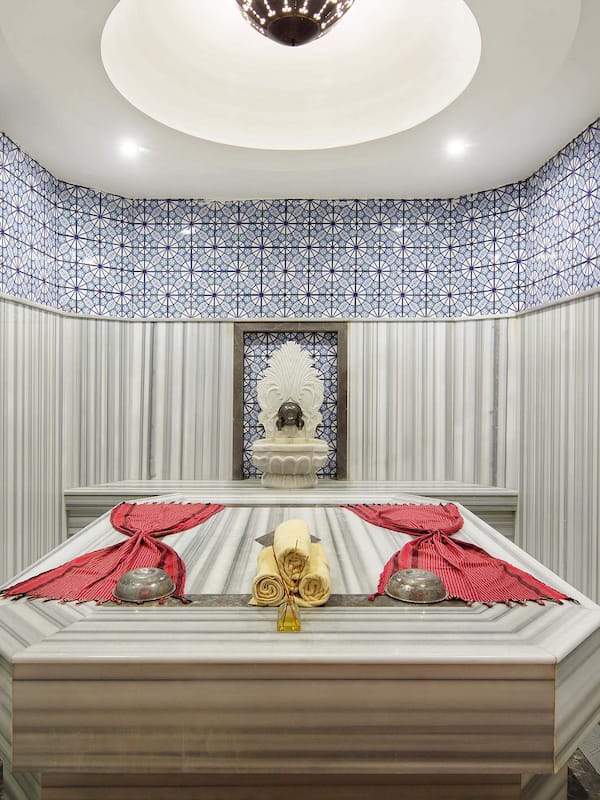 Sauna, hot tub, Turkish bath/hammam, body treatments, facials