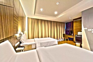 In-room safe, blackout curtains, free WiFi - H2 Hotel (Bangkok)