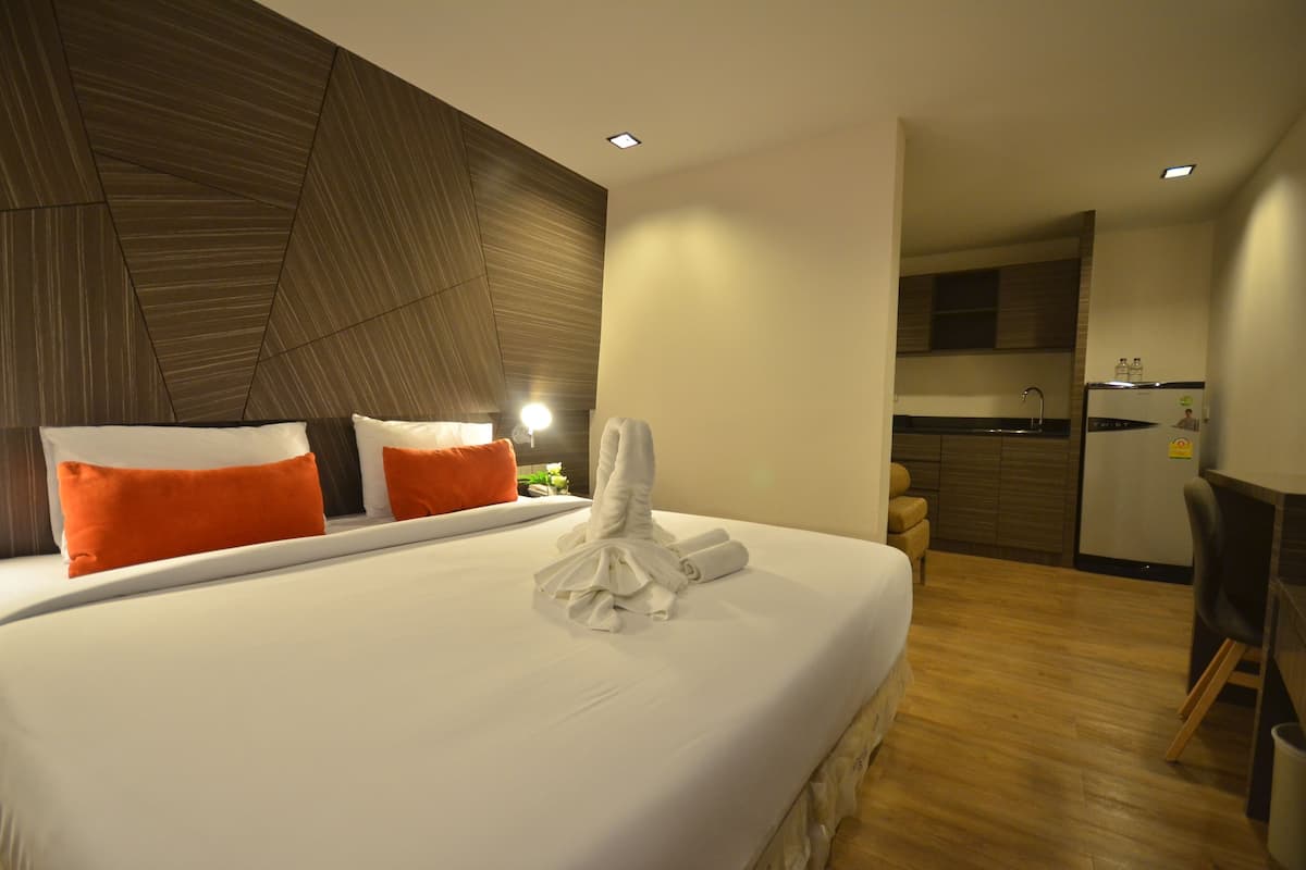 Grand Deluxe Room | In-room safe, blackout curtains, cots/infant beds, rollaway beds