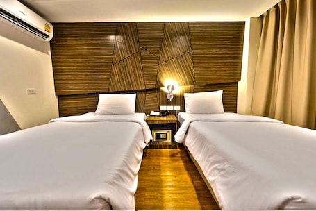 In-room safe, blackout drapes, free WiFi. H2 Hotel