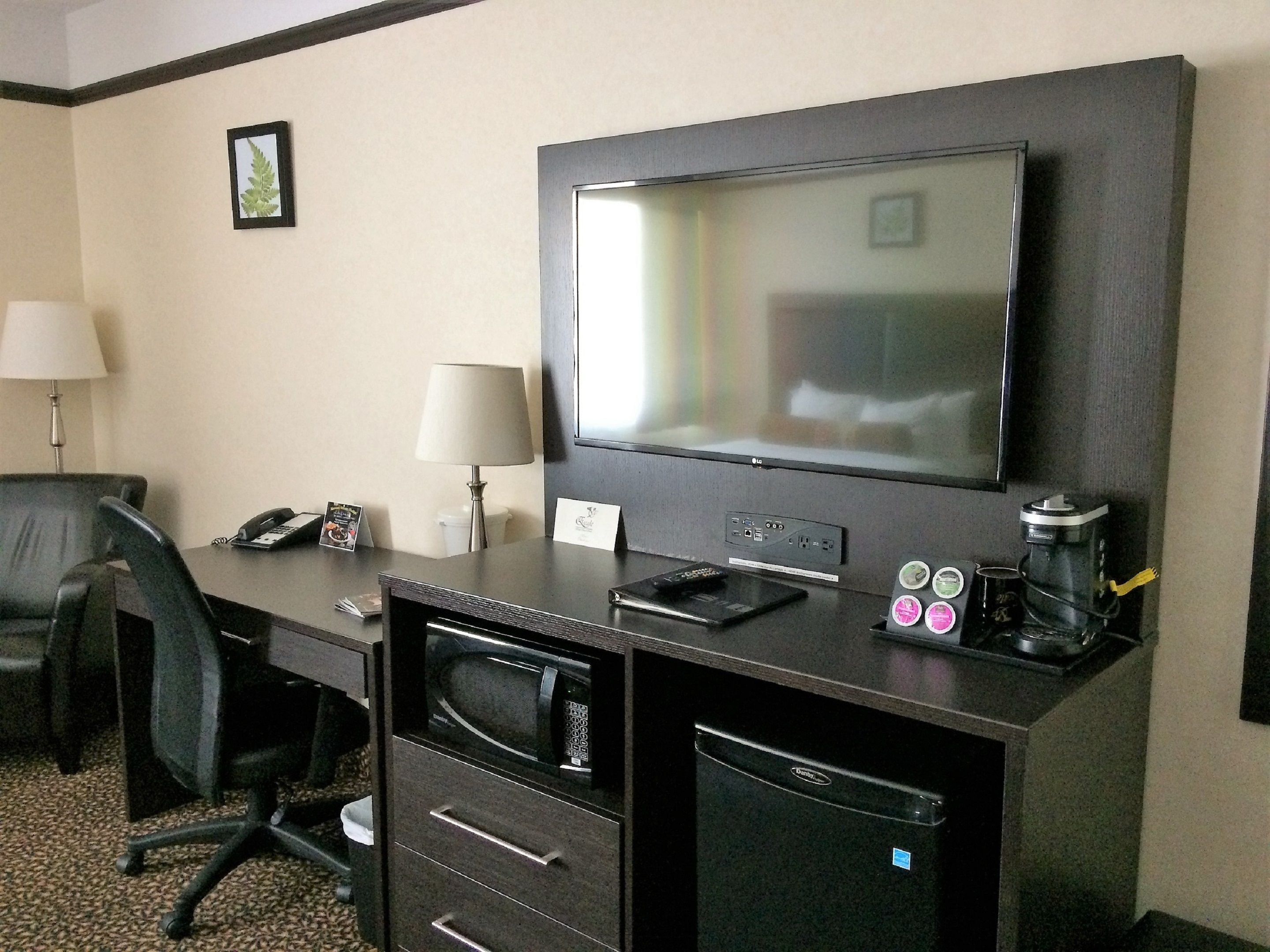 desk, soundproofing, iron/ironing board, free wifi