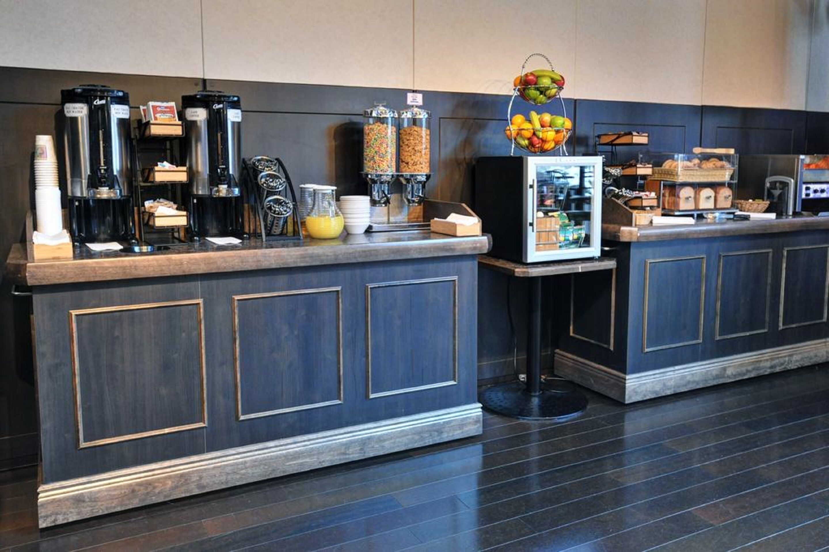 free daily continental breakfast