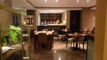 Frukost, lunch och middag serveras