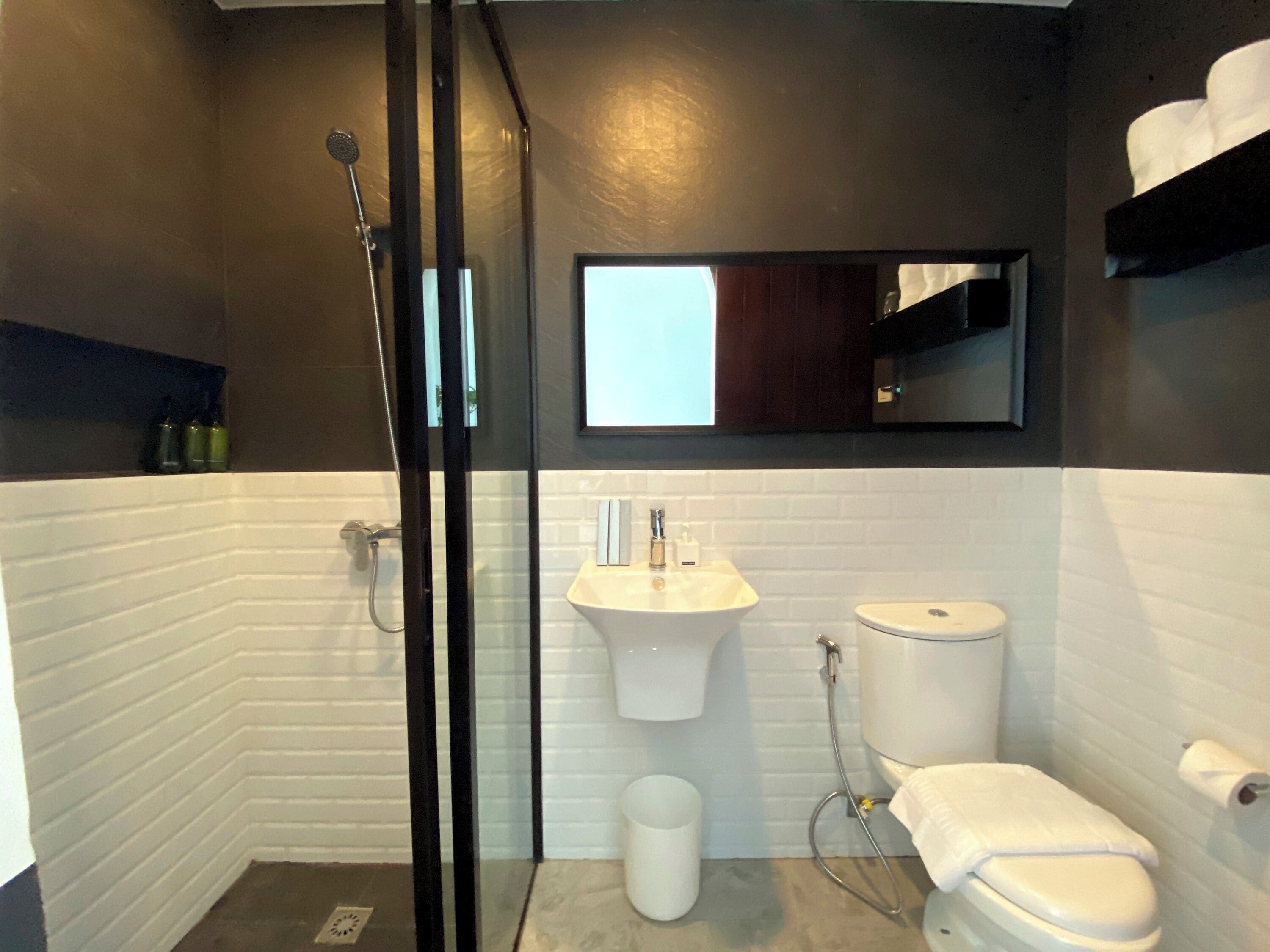 triple room, ocean view, beachfront | bathroom | shower, free toiletries, hair dryer, bathrobes