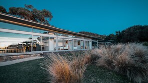 Exterior - Avalon Coastal Retreat (Rocky Hills)