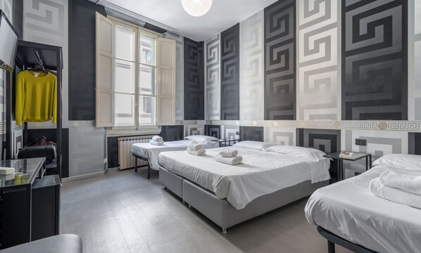 Classic Quadruple Room | Down duvets, desk, WiFi, bed sheets