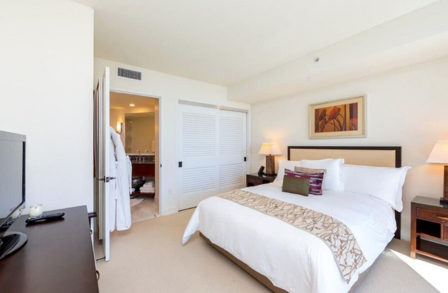 premium bedding, down duvets, minibar, in-room safe