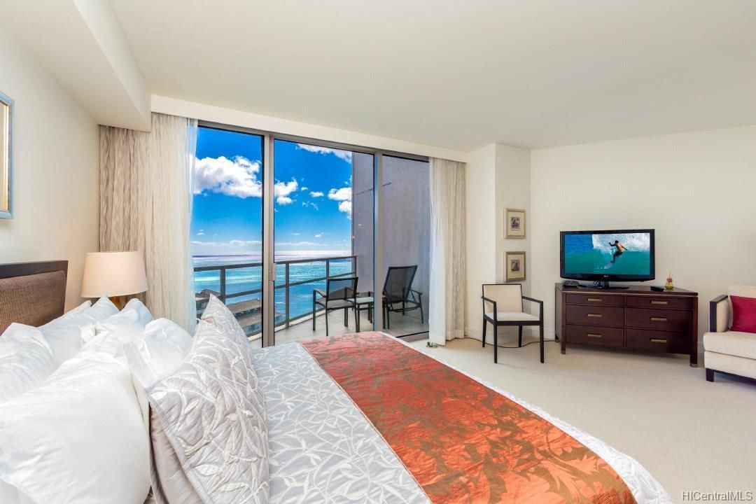 premium bedding, down duvets, minibar, in-room safe