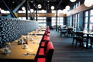 Breakfast, lunch, dinner served; Italian cuisine  - Le Navigateur (Rimouski)