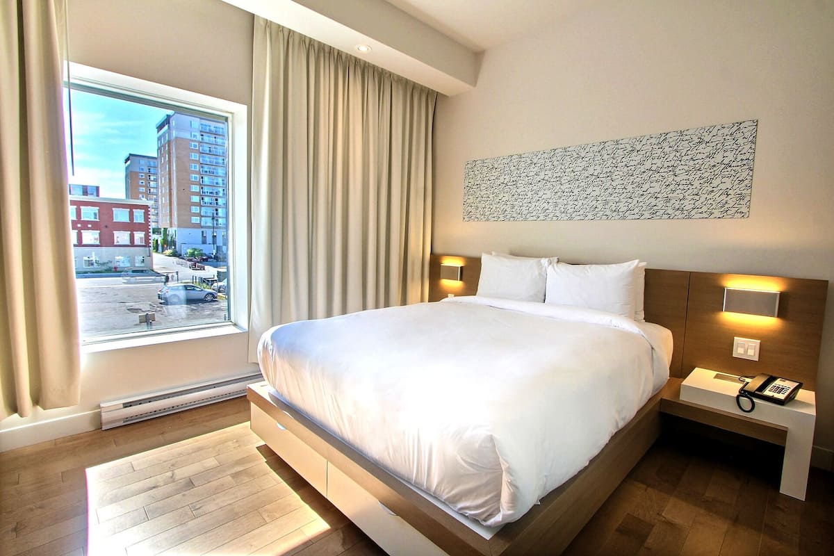 Studio, 1 Queen Bed with Sofa bed, Kitchenette | 1 bedroom, premium bedding, desk, blackout curtains