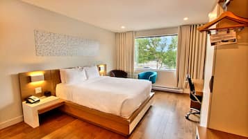 Comfort Room, 1 Queen Bed, Accessible | Premium bedding, desk, blackout drapes, soundproofing