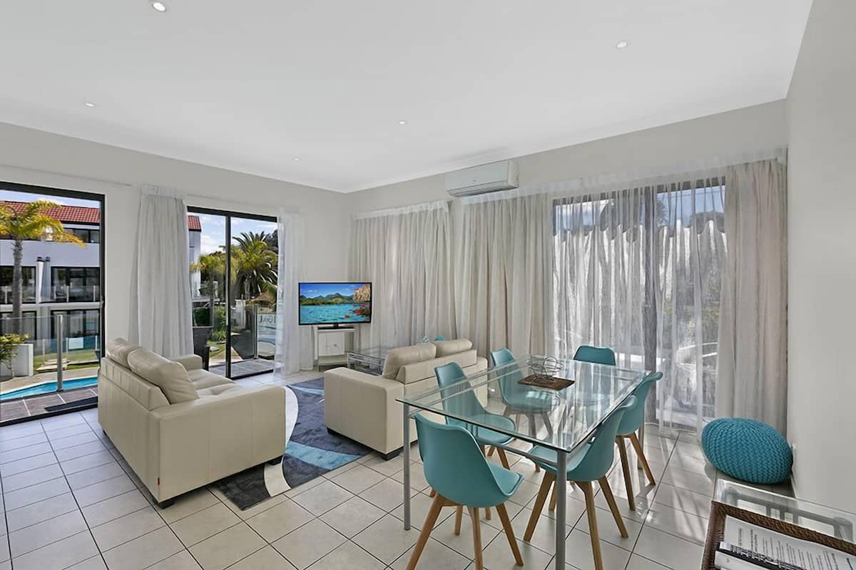 Apartment, 2 Bedrooms | Living area