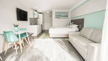 Monolocale Premier, 1 letto queen con divano letto, vista piscina, lato piscina | Biancheria da letto di alta qualità, materassi a doppio strato