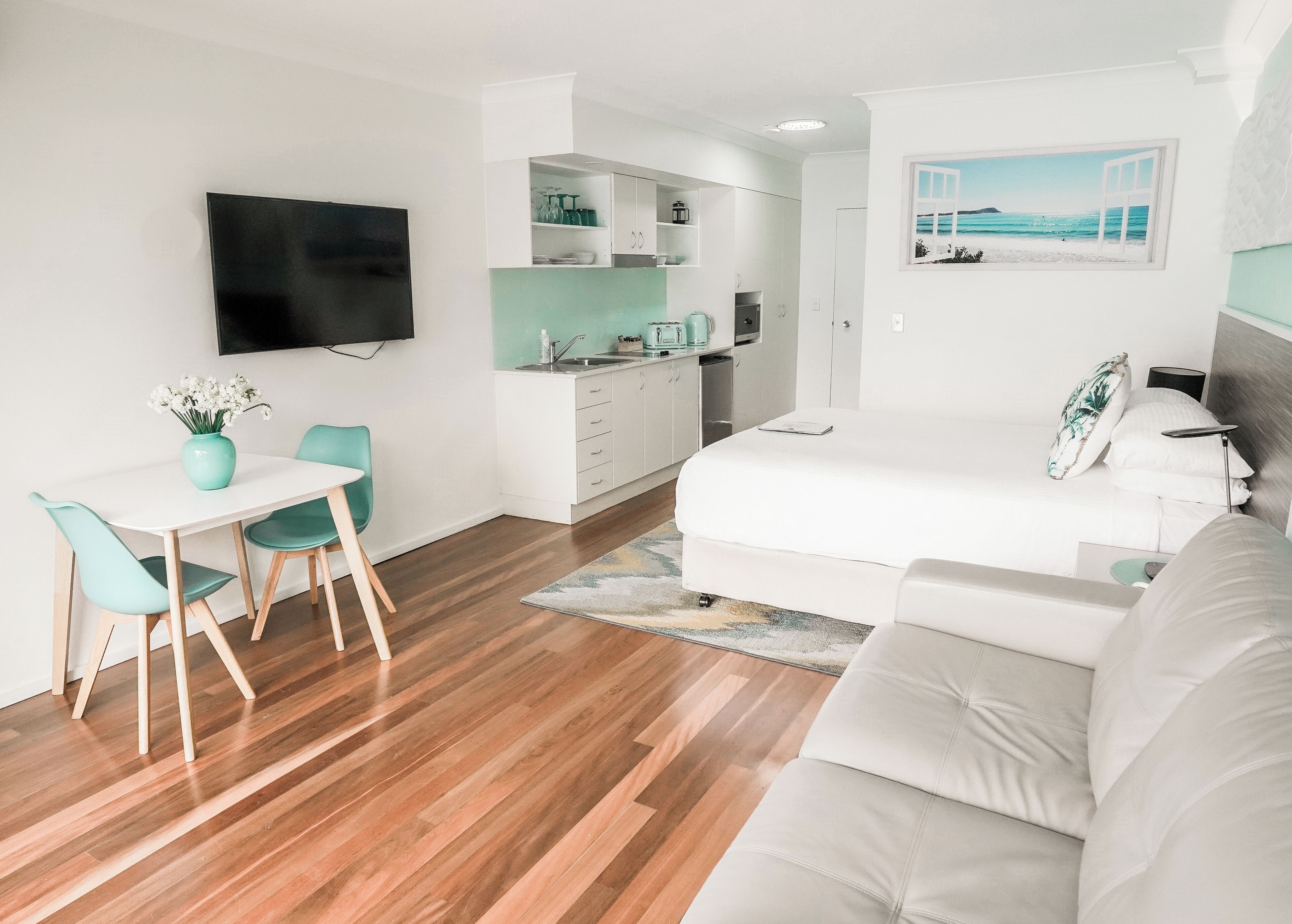 Classic Studio, Poolside