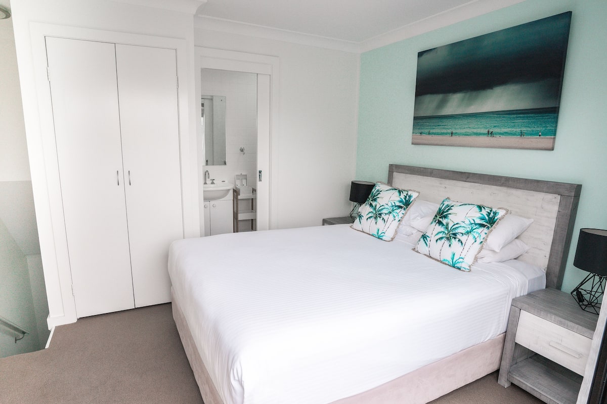 Apartment, 1 Bedroom | 1 bedroom, premium bedding, pillowtop beds, blackout drapes