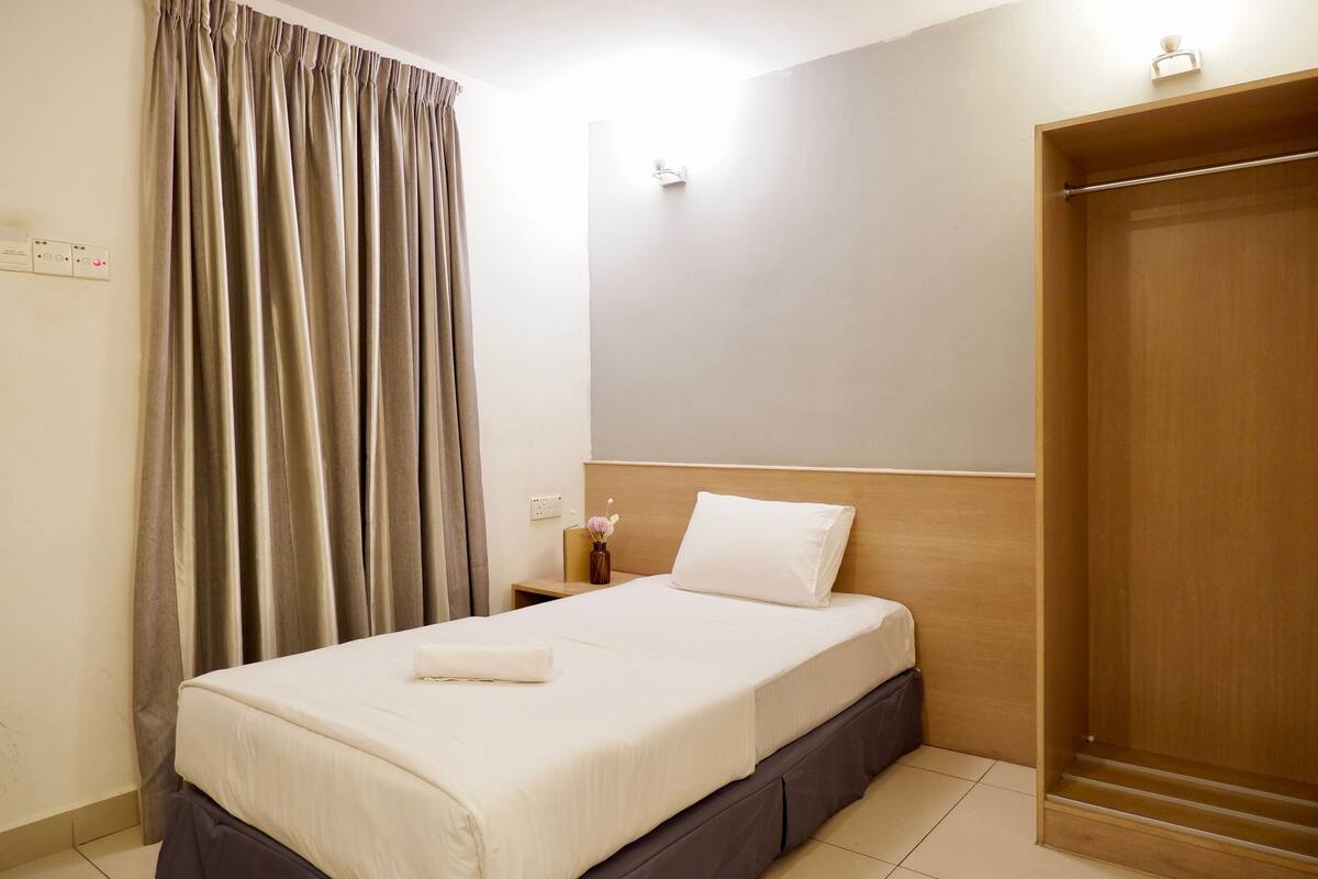 Free WiFi, bed sheets