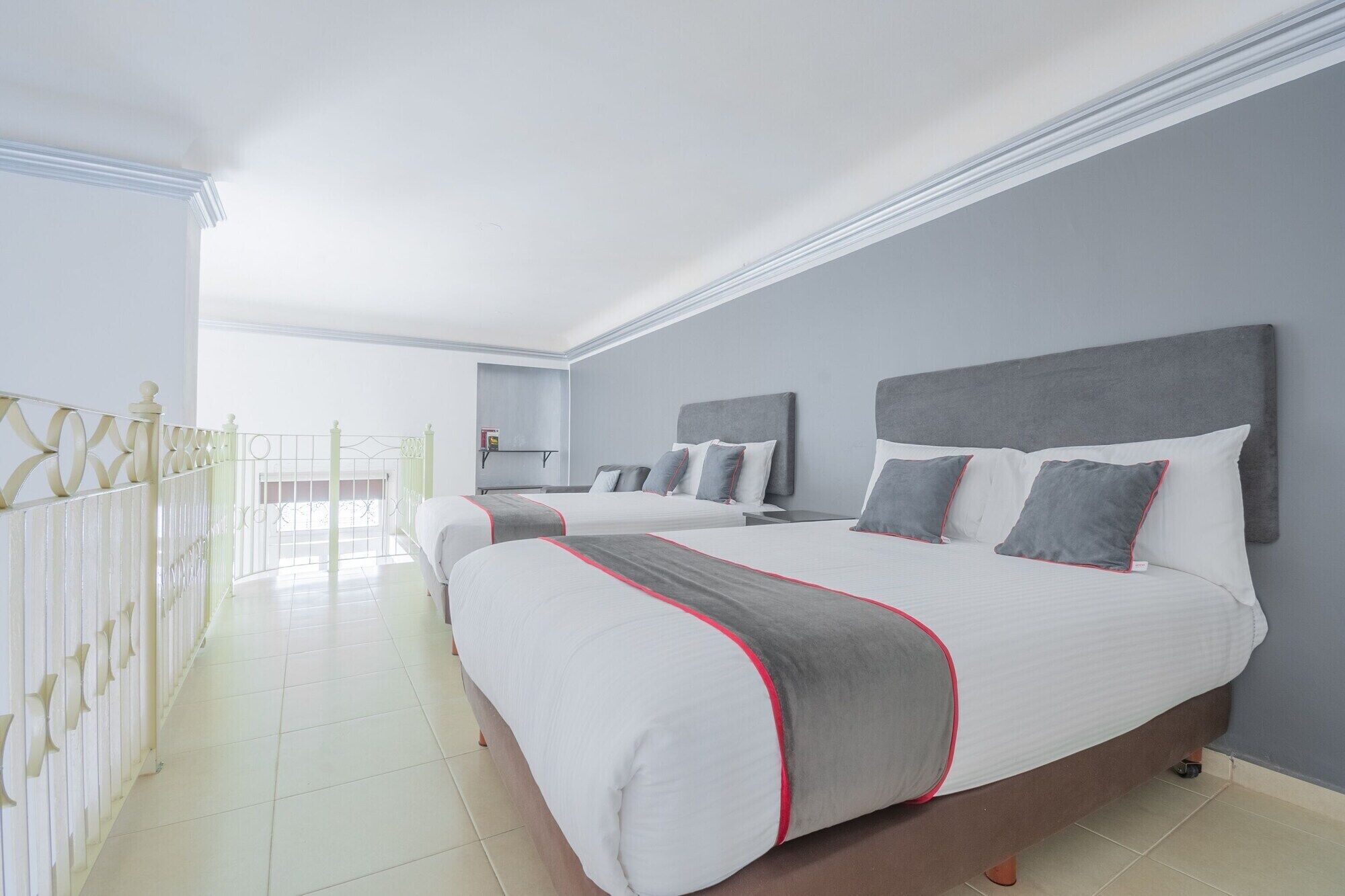 Ropa de cama de alta calidad, minibar, caja fuerte