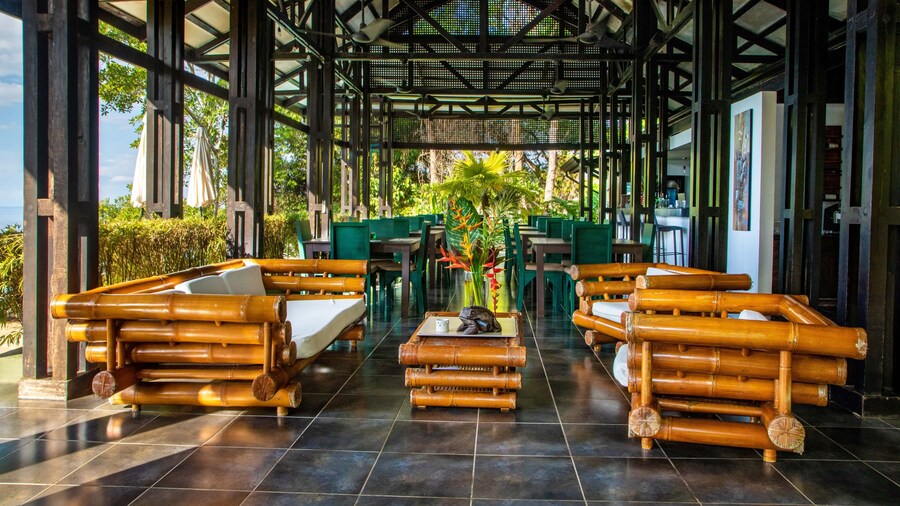Tiki Villas Rainforest Lodge & Spa