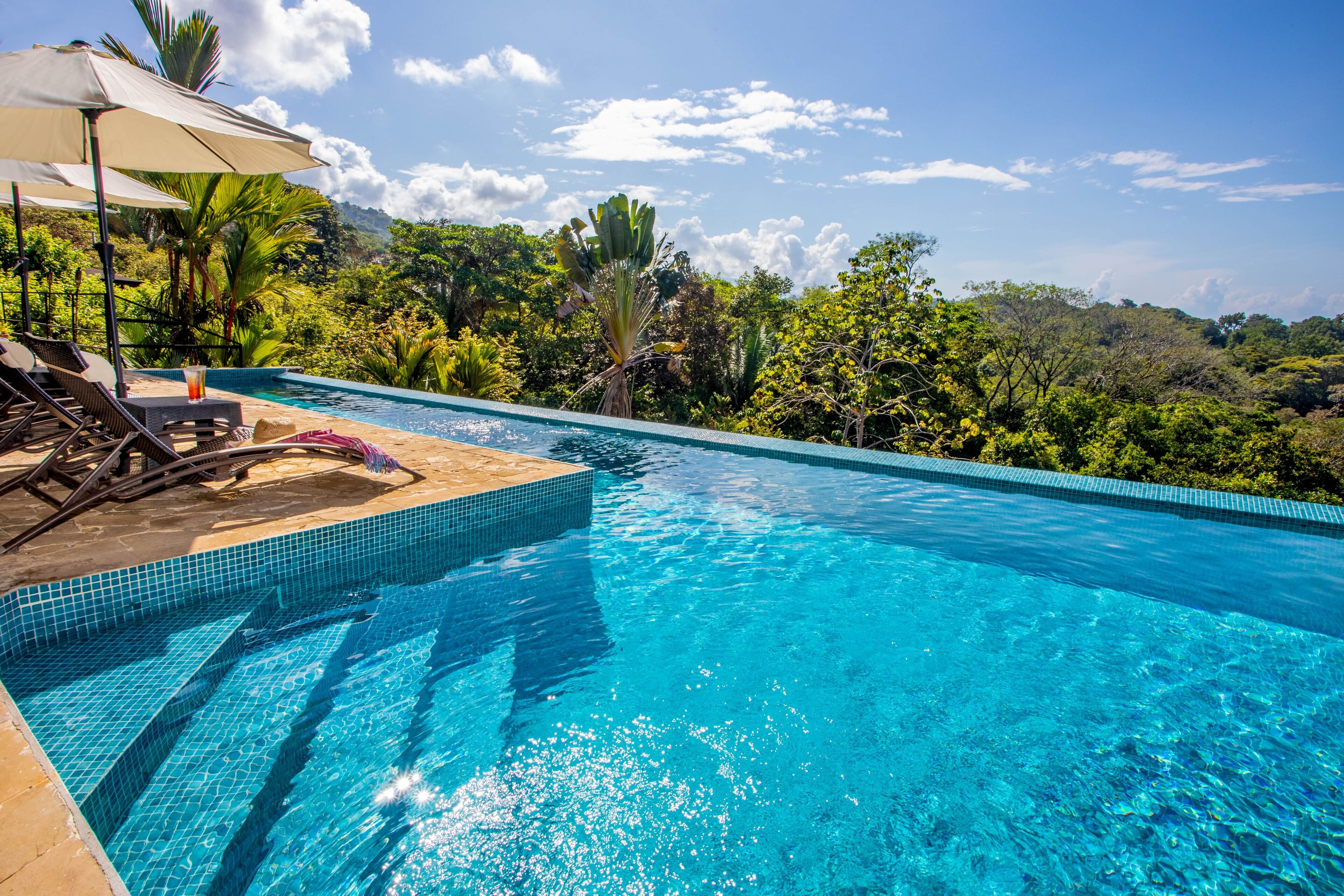 Außenpool, Liegestühle