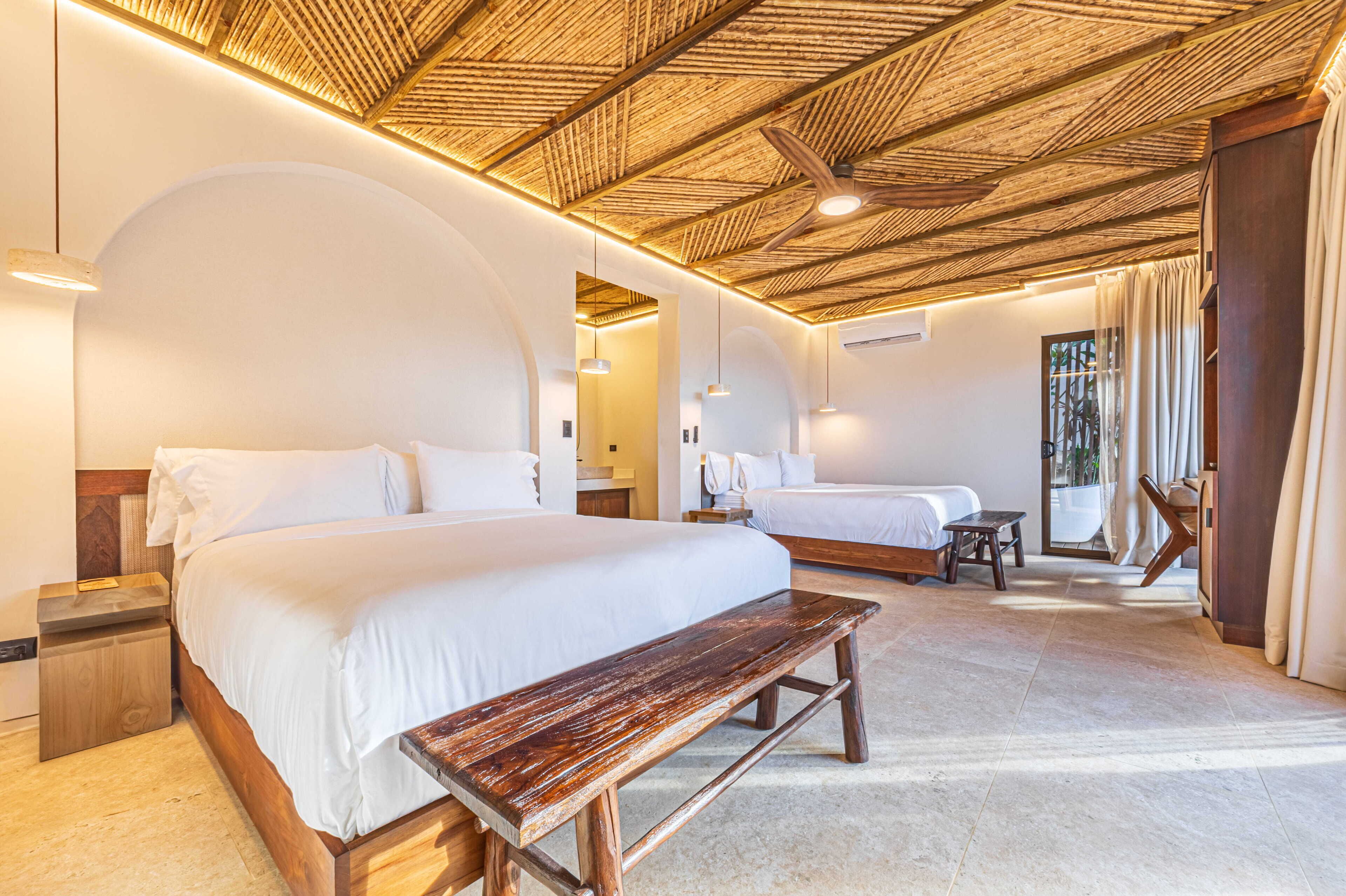 デラックス ヴィラ クイーンベッド 2 台 冷房 オーシャンビュー | エジプト綿のシーツ、ピロートップベッド、セーフティボックス (室内)、防音設備