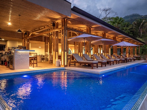 Tiki Villas Rainforest Lodge & Spa