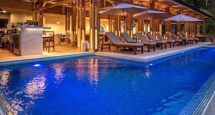 Tiki Villas Rainforest Lodge & Spa