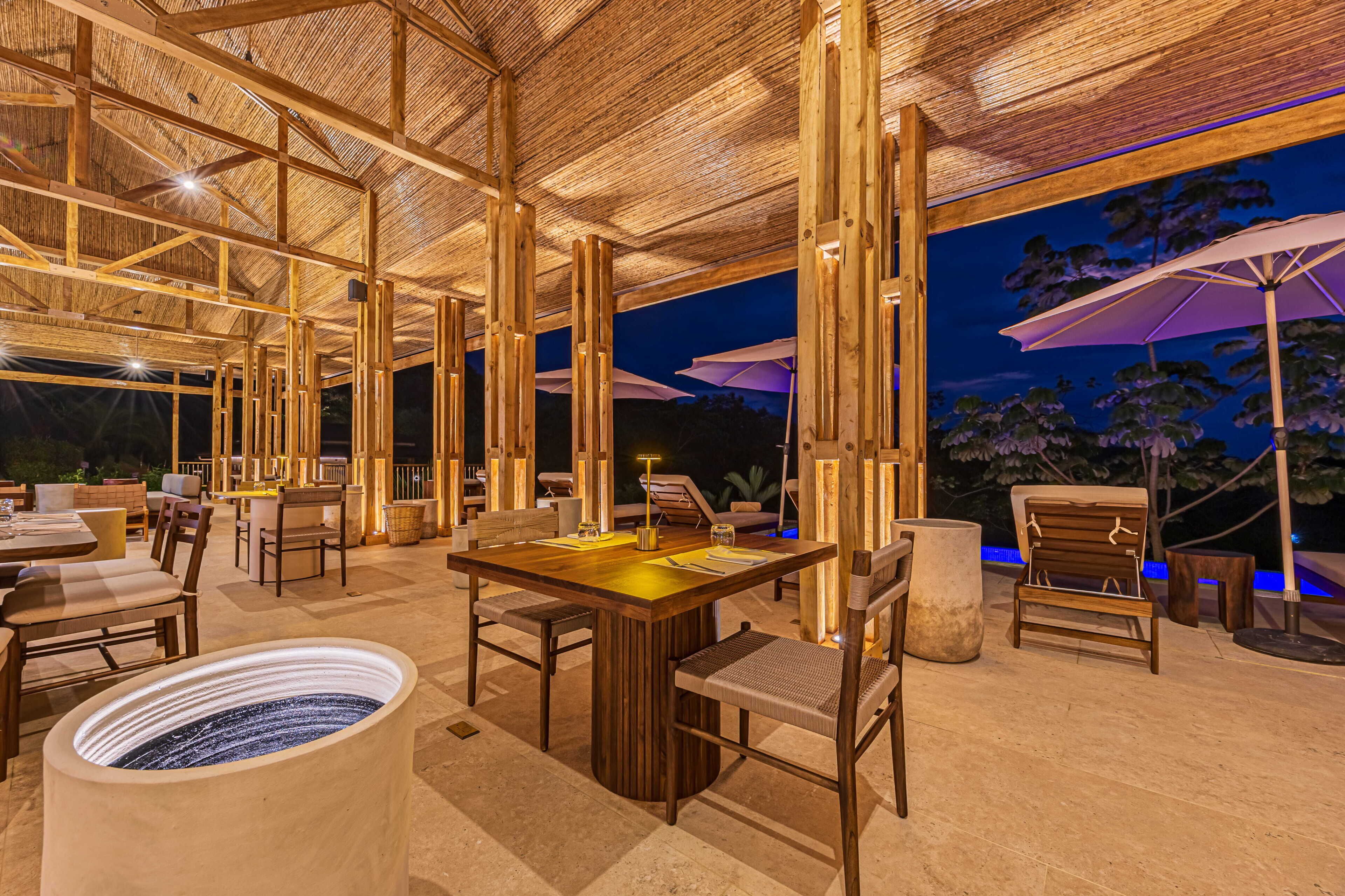 供應早餐、午餐和晚餐，創意料理，游泳池景觀