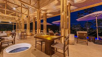 供應早餐、午餐和晚餐,創意料理,游泳池景觀