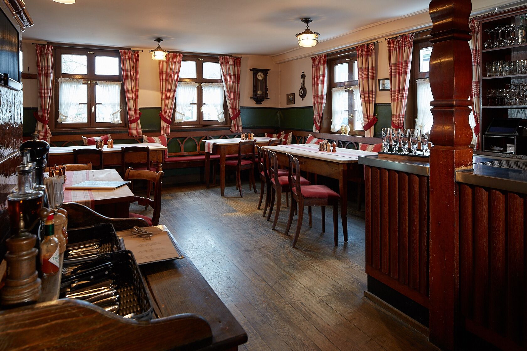 2 restaurants, regional cuisine