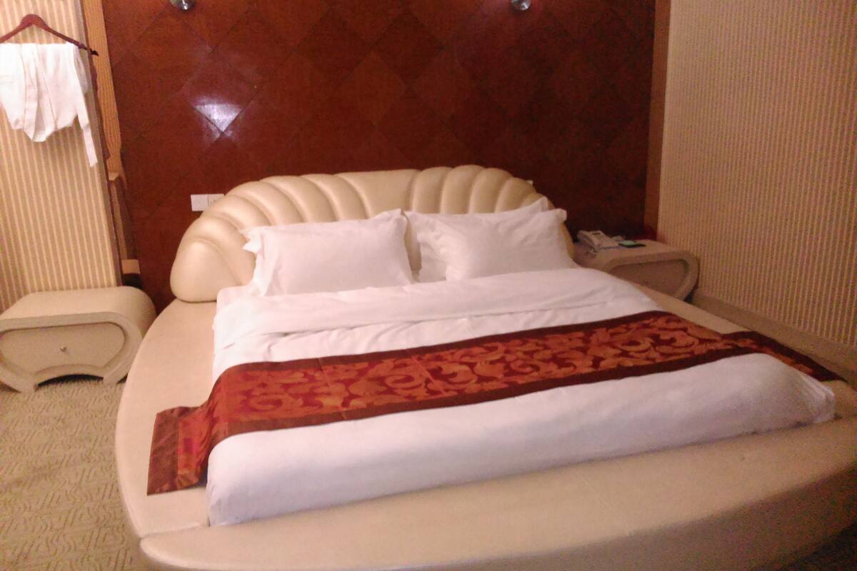 2 slaapkamers, luxe beddengoed, een minibar, een kluis op de kamer