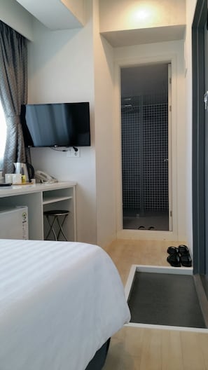 خزنة داخل الغرفة وستائر تعتيم ومكواة/لوح كي وواي فاي مجانًا