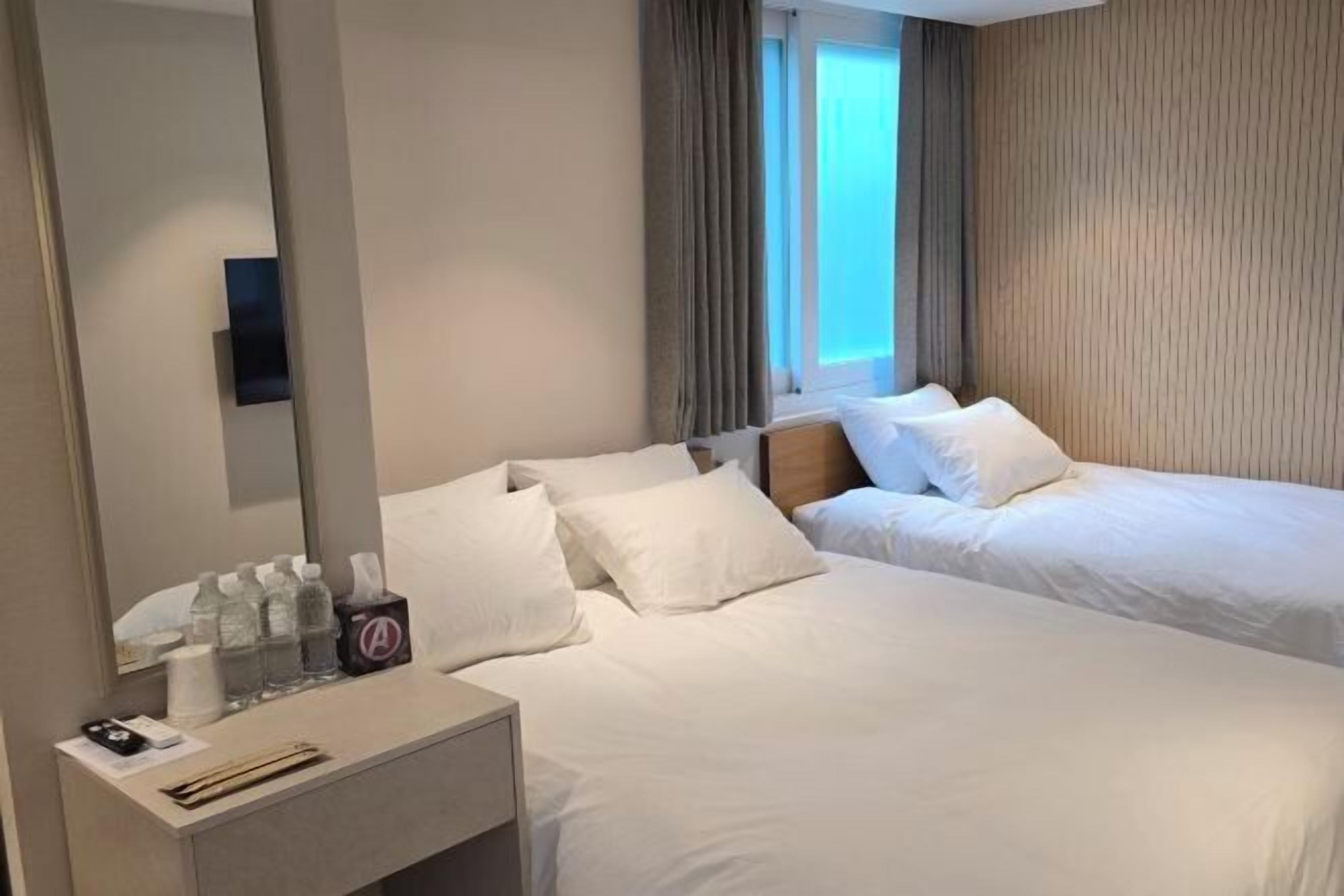 Két bảo mật tại phòng, màn/rèm cản sáng, bàn ủi/dụng cụ ủi quần áo 