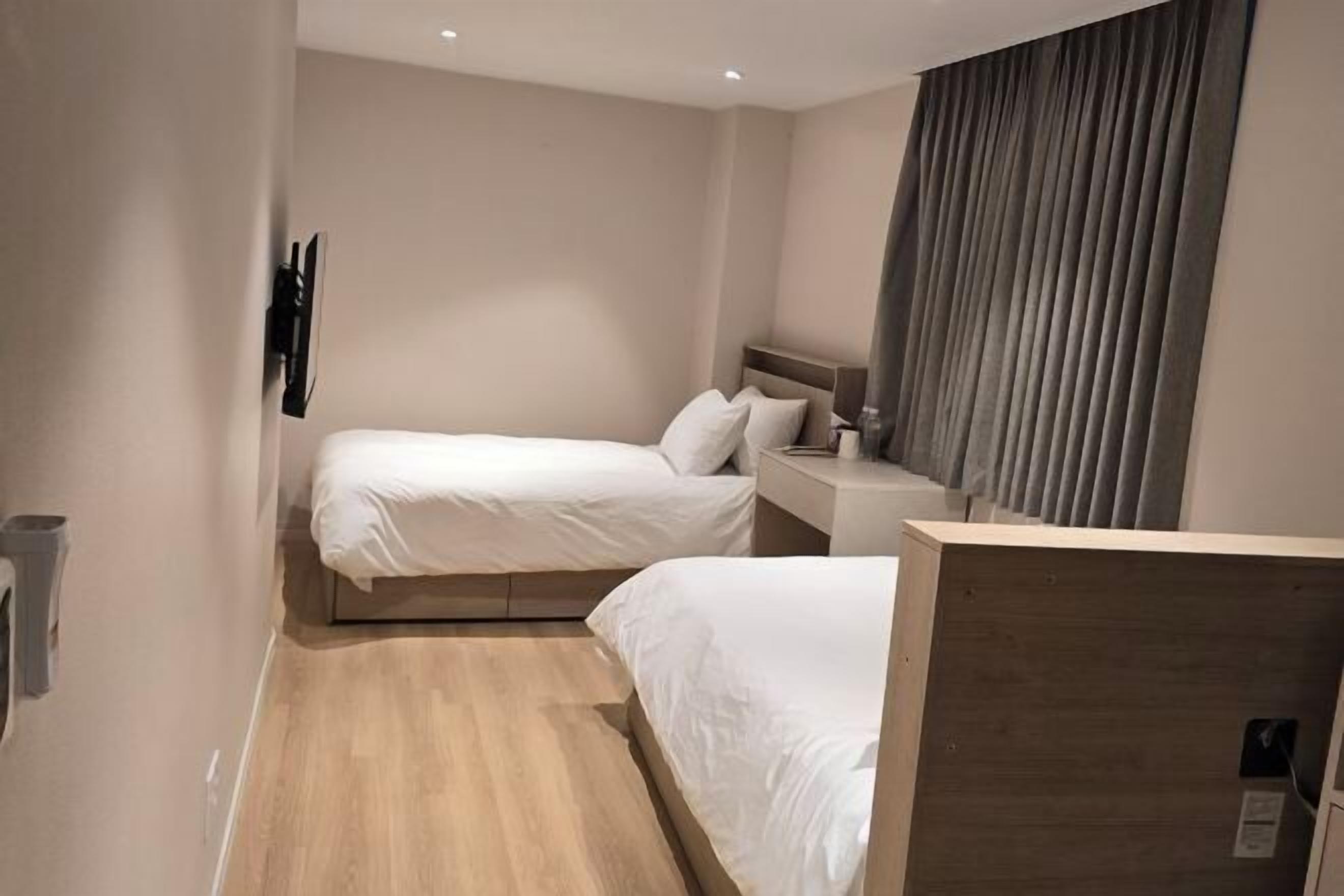 Két bảo mật tại phòng, màn/rèm cản sáng, bàn ủi/dụng cụ ủi quần áo 