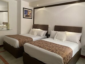 Superior Double Room | In-room safe, iron/ironing board, free WiFi, bed sheets - Hotel Casona Los Vitrales (Zacatecas)