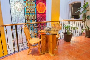 ฝ่ายต้อนรับ