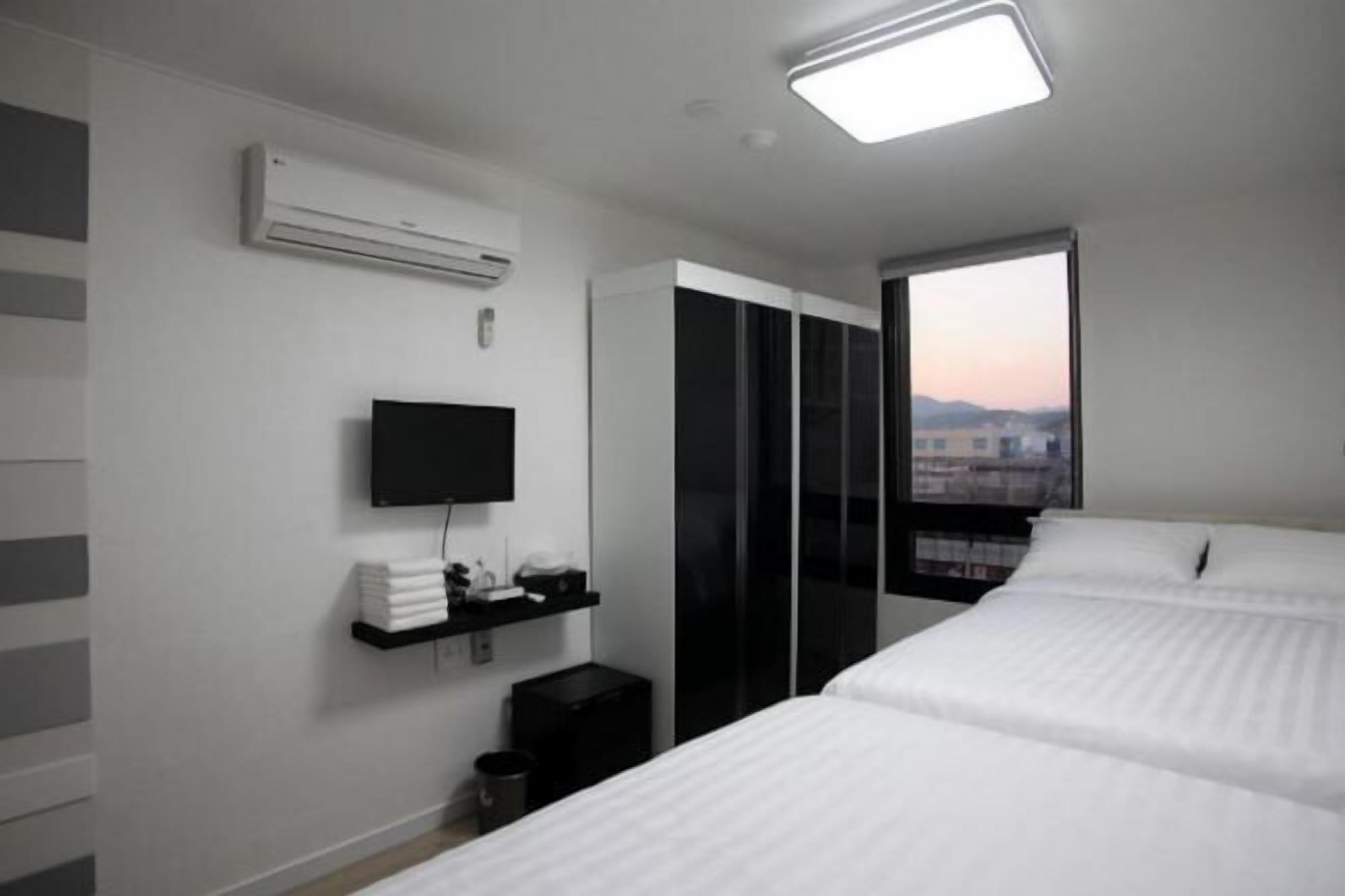 Blackout curtains, free WiFi, bed sheets