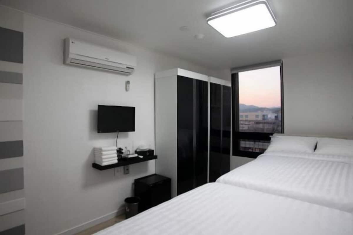 Langsir/tirai gelap terus, Wi-fi percuma, cadar katil