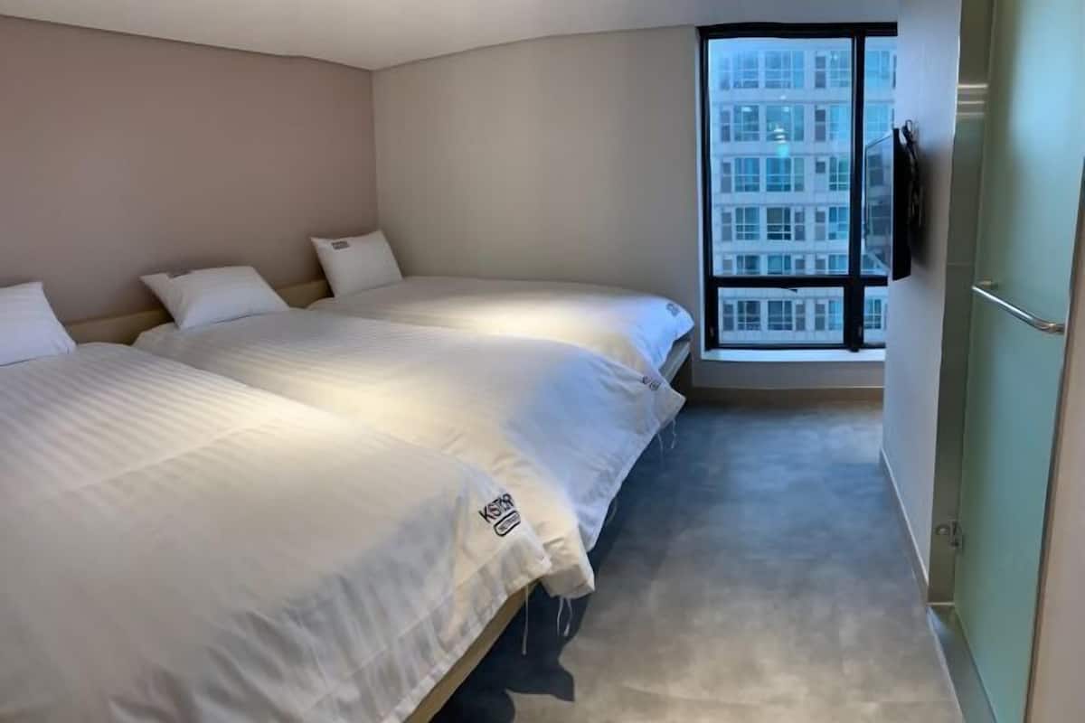 Blackout drapes, WiFi (free), bed sheets