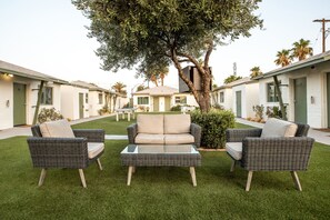 Courtyard - Bungalows Hostel  (Las Vegas)